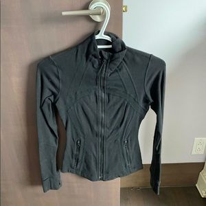Lululemon black long sleeve fitted zip up jacket